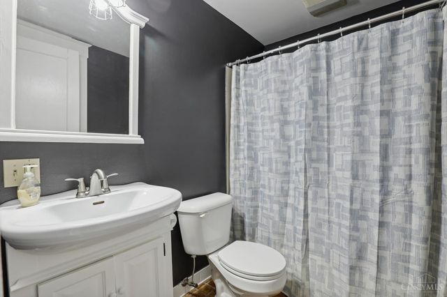 4307 W Eighth Street, Cincinnati, OH 45205