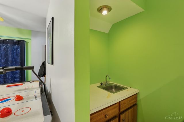 4307 W Eighth Street, Cincinnati, OH 45205