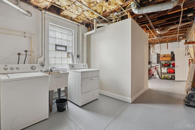 4307 W Eighth Street, Cincinnati, OH 45205