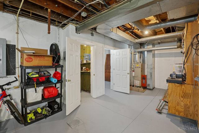 4307 W Eighth Street, Cincinnati, OH 45205