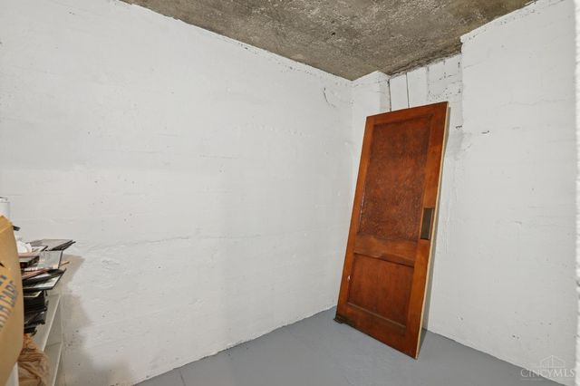 4307 W Eighth Street, Cincinnati, OH 45205