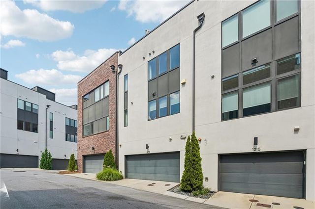 1213 Chelsea Circle NW, Atlanta, GA 30318