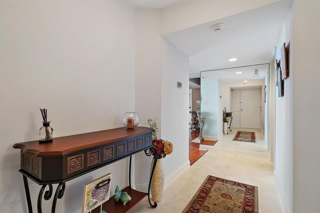 5380 N Ocean Drive 10-B, Singer Island, FL 33404