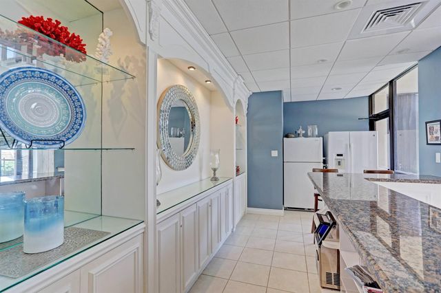 5380 N Ocean Drive 10-B, Singer Island, FL 33404
