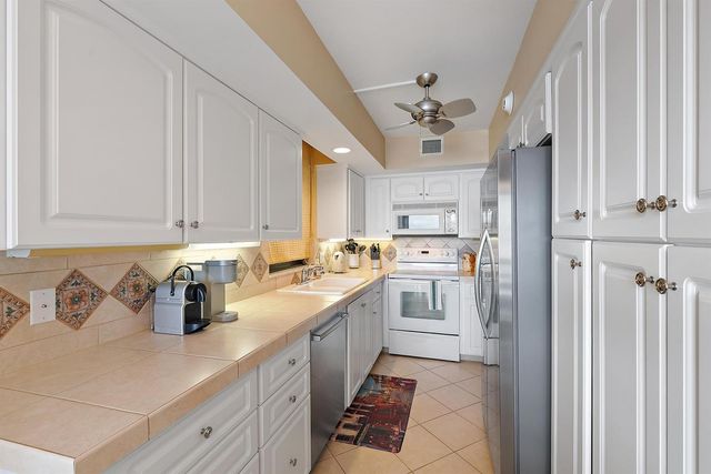 5380 N Ocean Drive 10-B, Singer Island, FL 33404