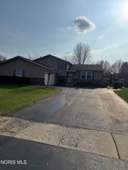 2214 Denton Lane, Maumee, OH 43537