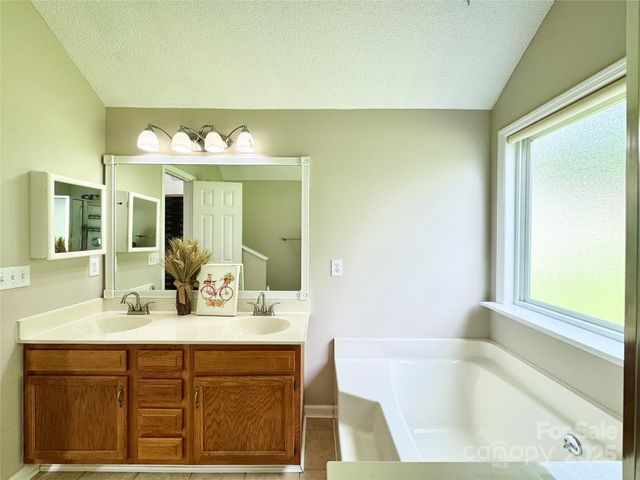 1254 Abbey Ridge Place NW, Concord, NC 28027