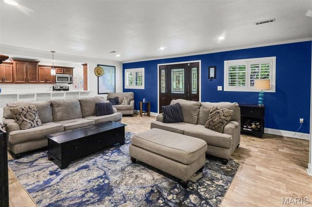 459 W Lake Drive, Edwardsville, IL 62025