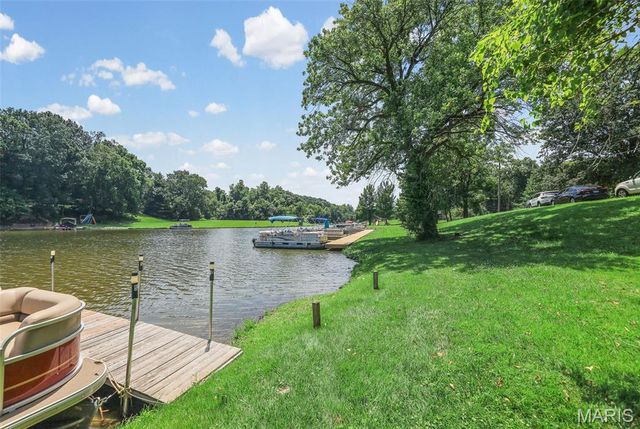 459 W Lake Drive, Edwardsville, IL 62025