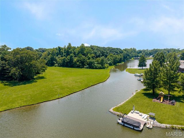 459 W Lake Drive, Edwardsville, IL 62025