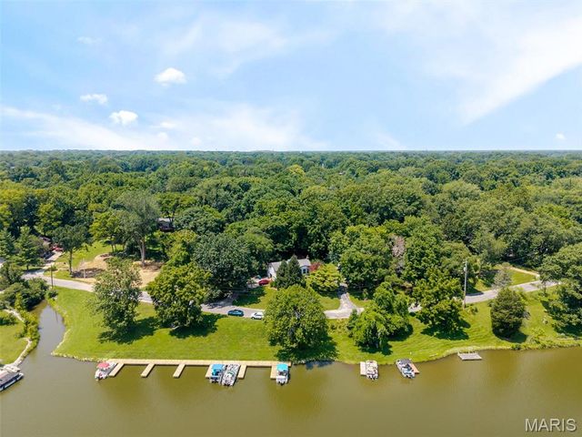 459 W Lake Drive, Edwardsville, IL 62025