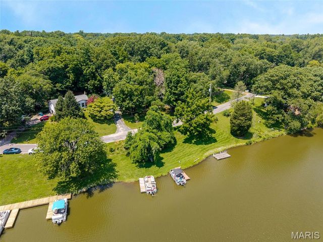 459 W Lake Drive, Edwardsville, IL 62025