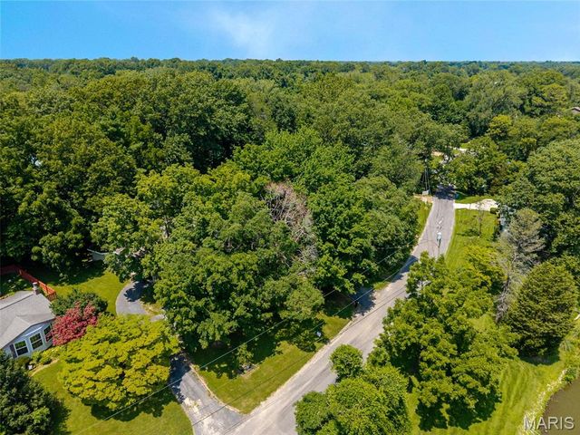 459 W Lake Drive, Edwardsville, IL 62025