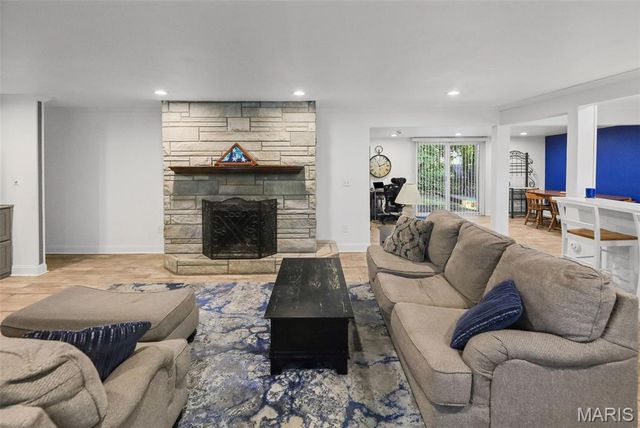 459 W Lake Drive, Edwardsville, IL 62025