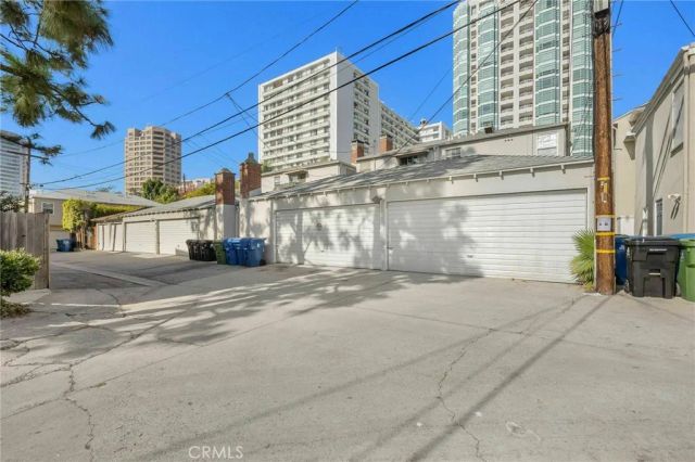 10372 Ashton Avenue, Los Angeles, CA 90024