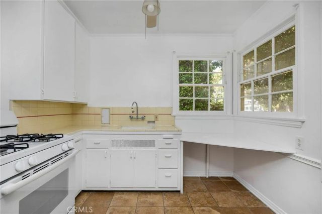 10372 Ashton Avenue, Los Angeles, CA 90024