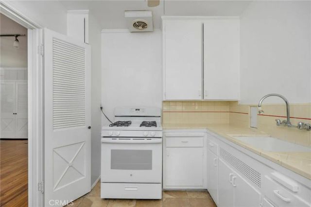 10372 Ashton Avenue, Los Angeles, CA 90024