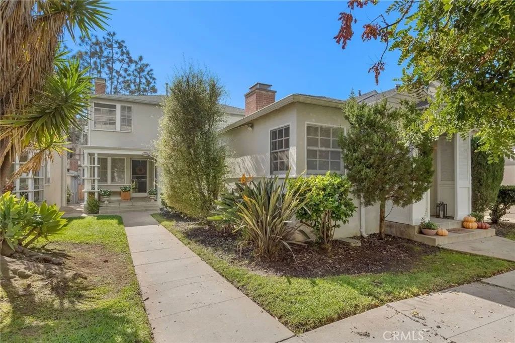10372 Ashton Avenue, Los Angeles, CA 90024
