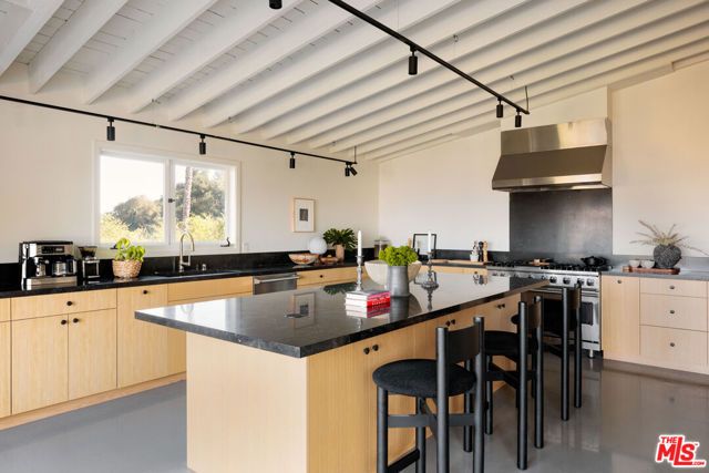 8559 Edwin Drive, Los Angeles, CA 90046