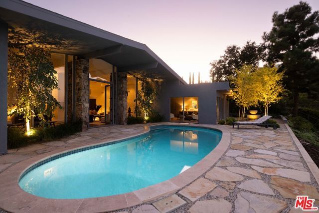 8559 Edwin Drive, Los Angeles, CA 90046