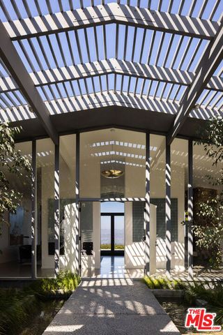 8559 Edwin Drive, Los Angeles, CA 90046