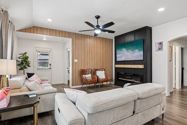 219 Chimney Rock Drive, Waxahachie, TX 75167