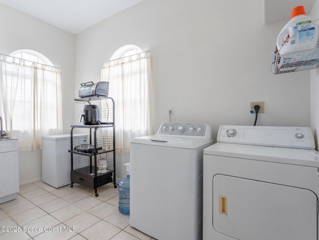 274 Lagoon Street SW, Palm Bay, FL 32908