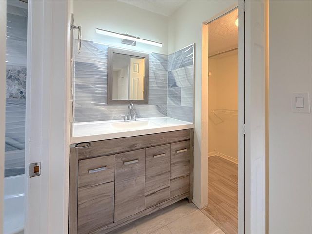 6301 N Falls Cir Drive 303, Lauderhill, FL 33319