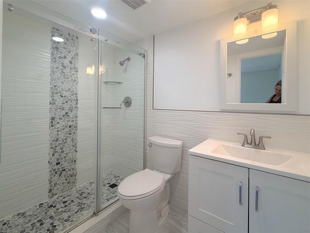 6301 N Falls Cir Drive 303, Lauderhill, FL 33319