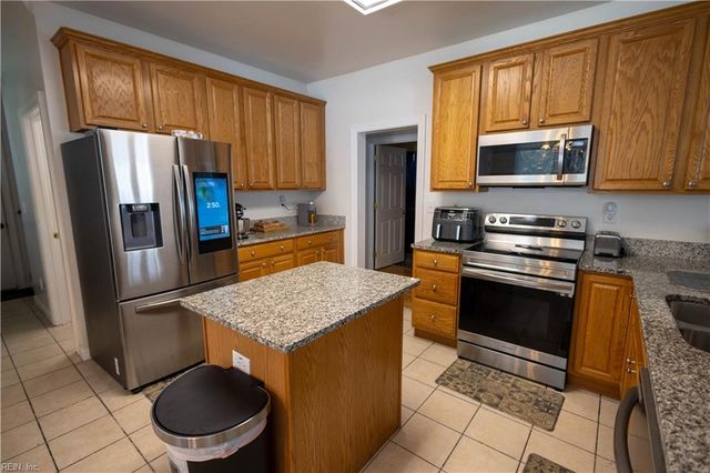 3172 S Stonebridge DR, Norfolk, VA 23504