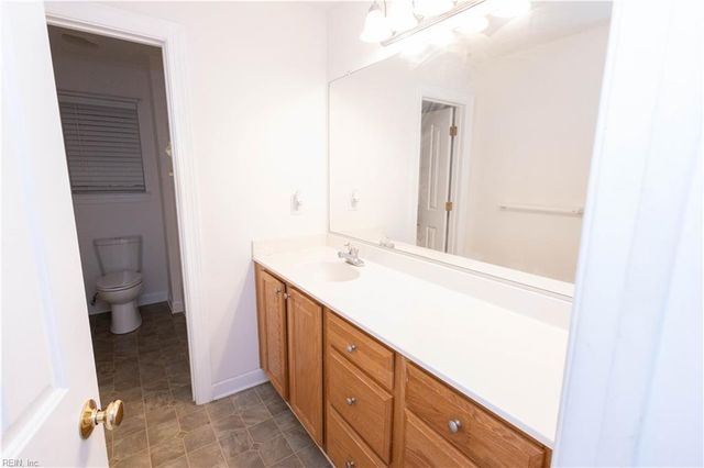 3172 S Stonebridge DR, Norfolk, VA 23504