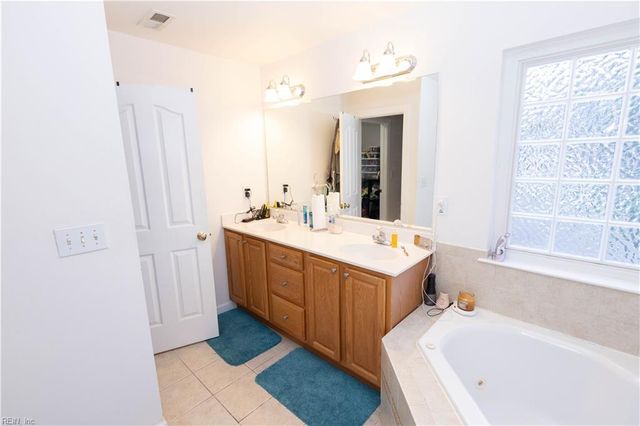 3172 S Stonebridge DR, Norfolk, VA 23504