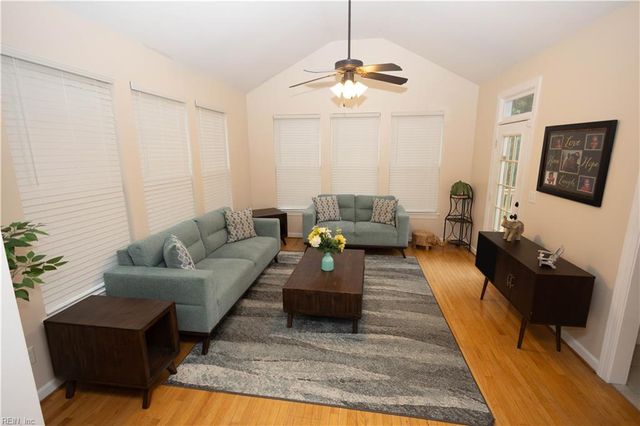 3172 S Stonebridge DR, Norfolk, VA 23504