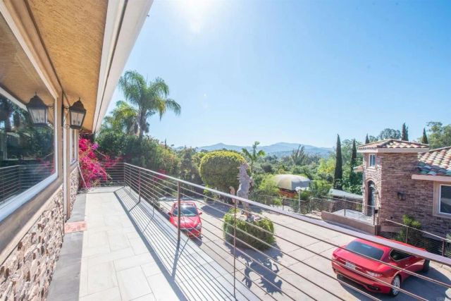 2715 S Centre City Parkway, Escondido, CA 92025