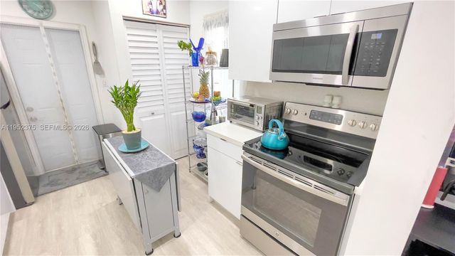 3176 NW 59th St, Miami, FL 33142