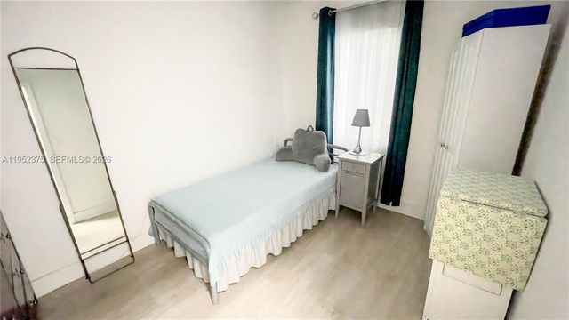 3176 NW 59th St, Miami, FL 33142