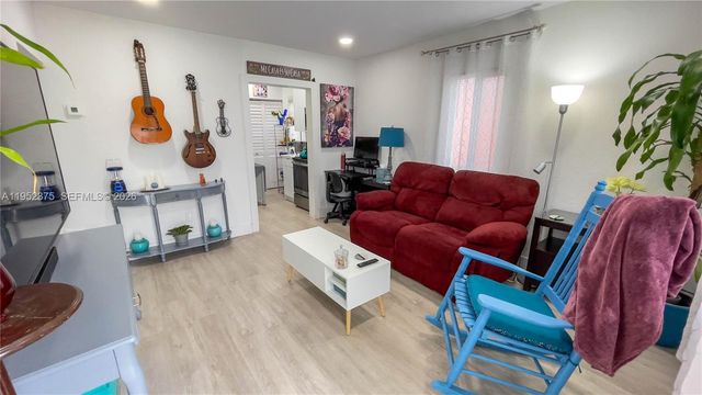 3176 NW 59th St, Miami, FL 33142