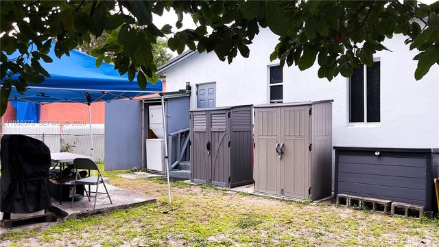 3176 NW 59th St, Miami, FL 33142