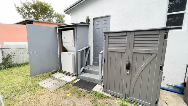 3176 NW 59th St, Miami, FL 33142