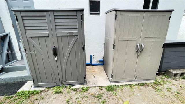 3176 NW 59th St, Miami, FL 33142