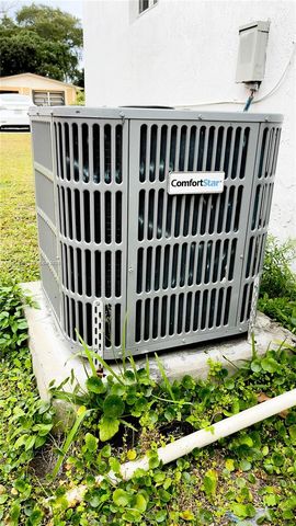 3176 NW 59th St, Miami, FL 33142