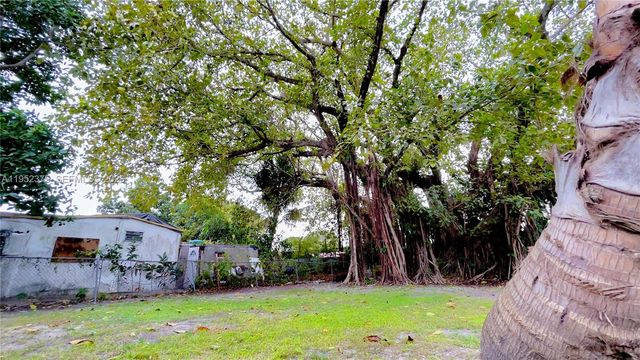 3176 NW 59th St, Miami, FL 33142