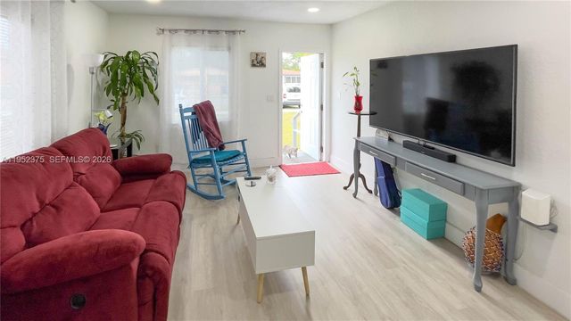 3176 NW 59th St, Miami, FL 33142