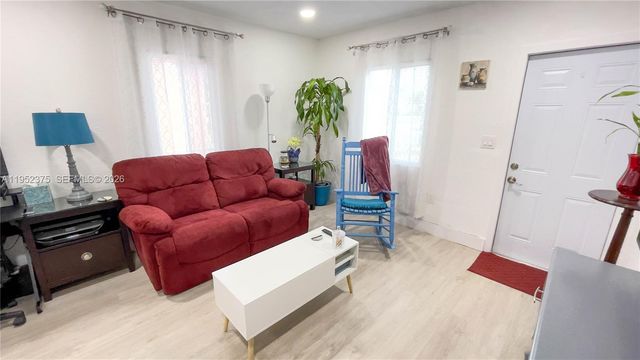 3176 NW 59th St, Miami, FL 33142