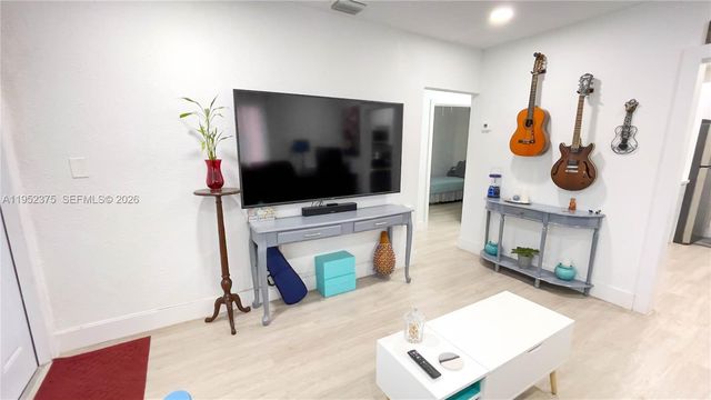 3176 NW 59th St, Miami, FL 33142