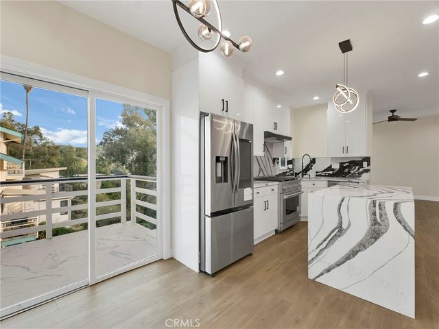 4530 4532 Ensenada, Woodland Hills, CA 91364