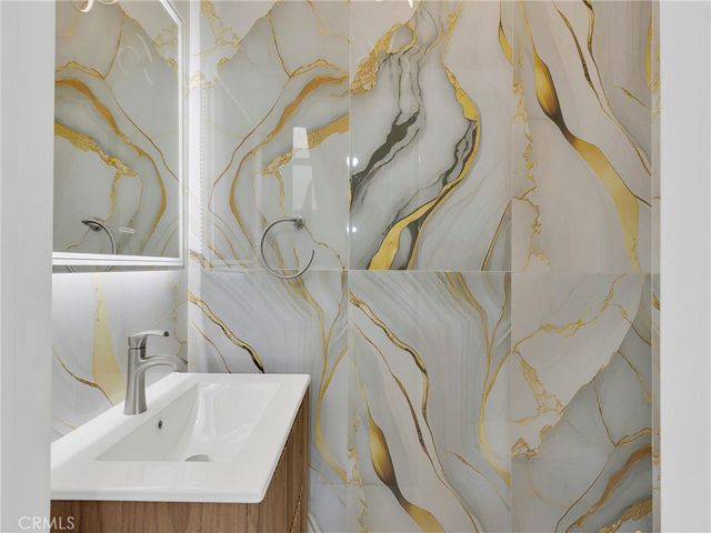 4530 4532 Ensenada, Woodland Hills, CA 91364