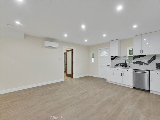 4530 4532 Ensenada, Woodland Hills, CA 91364