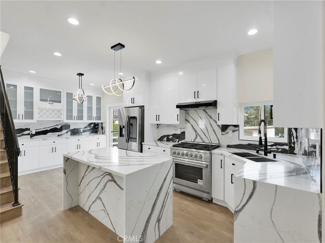 4530 4532 Ensenada, Woodland Hills, CA 91364