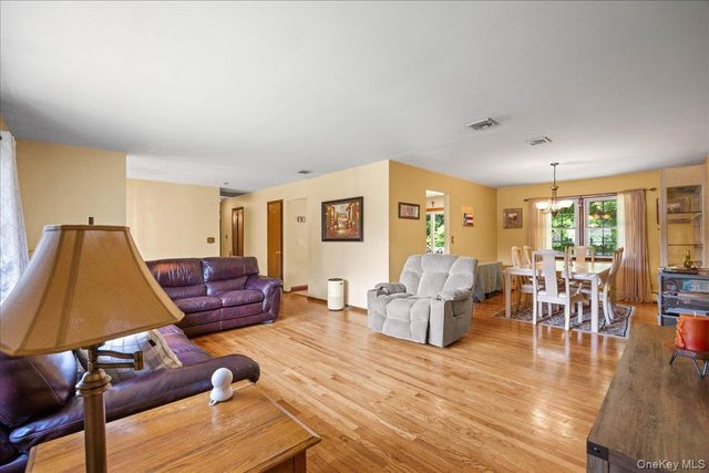 19 Bradner Drive, Warwick, NY 10990